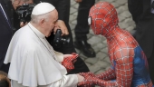Pope Francis và người nhện